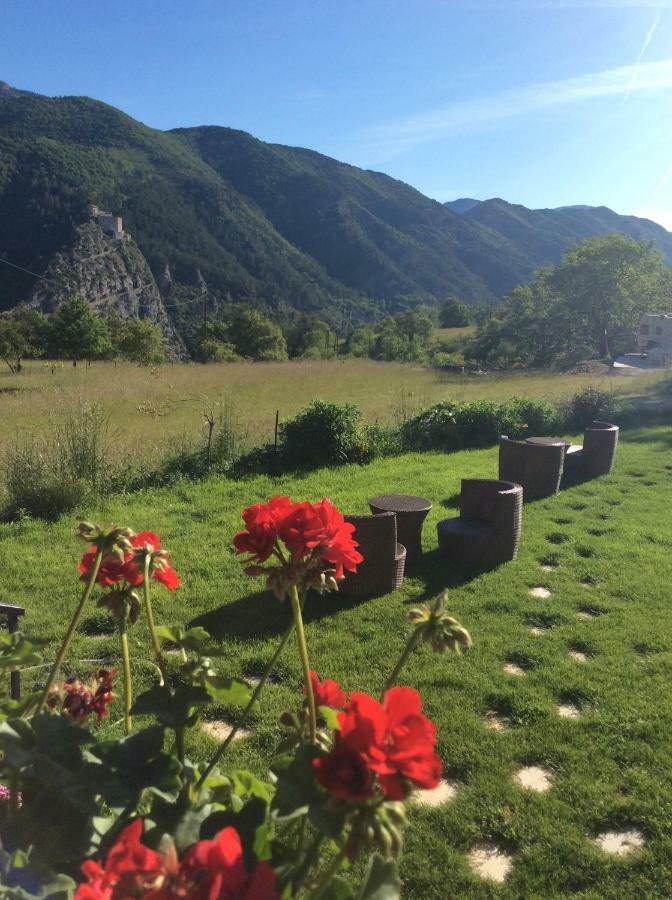 Clot De Felines Chambre Spacieuse Otel Entrevaux Dış mekan fotoğraf