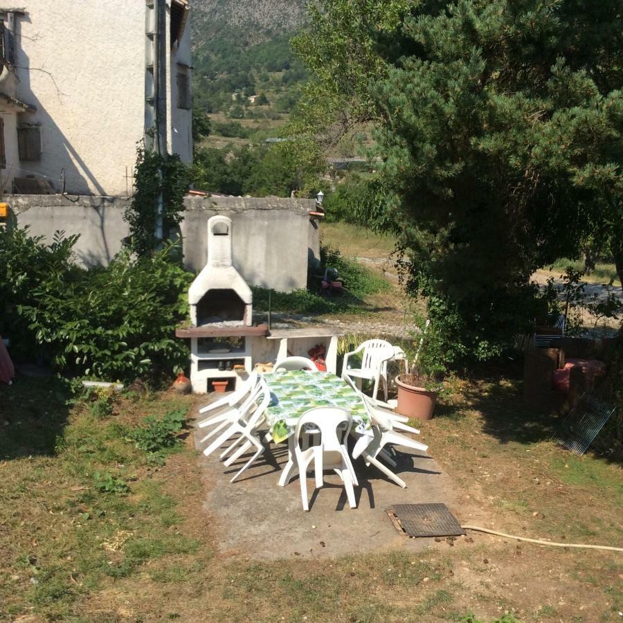 Clot De Felines Chambre Spacieuse Otel Entrevaux Dış mekan fotoğraf